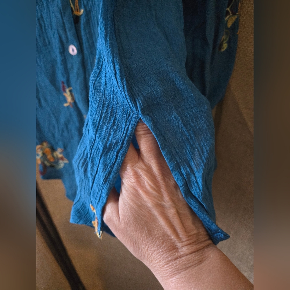 Women's Fig And Flower Teal Floral Embroidered Roll Tab Button Up Size Small - Picture 11 of 14